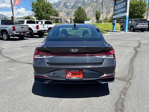 Used 2022 Hyundai Elantra SEL w/ Convenience Package FWD image 6