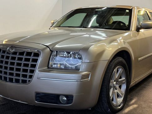Used 2006 Chrysler 300 Touring RWD image 4