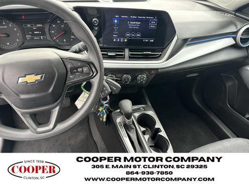 Used 2025 Chevrolet Trax LS FWD image 24