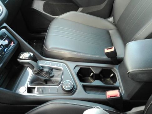 Used 2024 Volkswagen Tiguan SE R-Line image 41