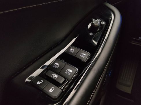 Used 2022 Jeep Grand Cherokee Overland AWD/4WD image 27