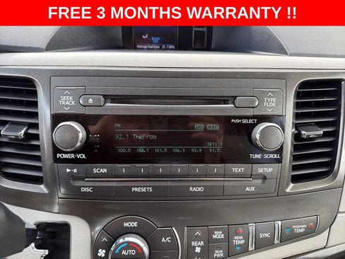 Used 2014 Toyota Sienna LE image 17