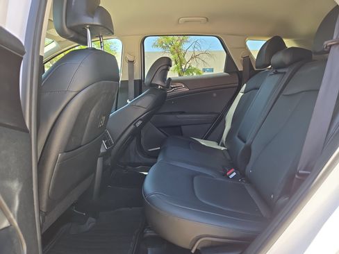 Used 2025 Kia Sportage EX FWD image 13