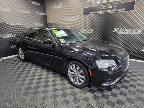 Used 2018 Chrysler 300 Touring L image 9