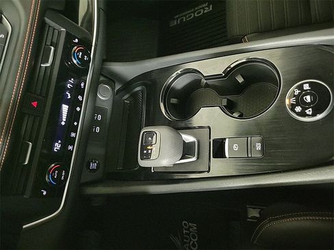 Used 2025 Nissan Rogue SV image 20