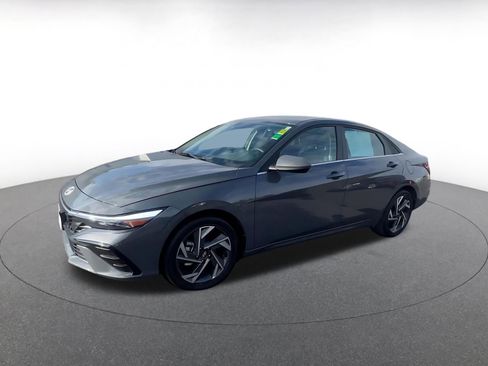 Used 2025 Hyundai Elantra SEL image 8