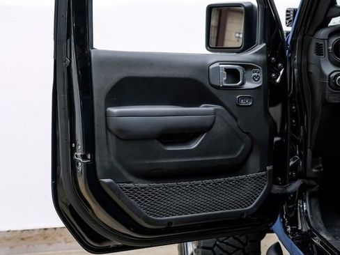 Used 2025 Jeep Wrangler Unlimited Rubicon w/ Technology Group image 65