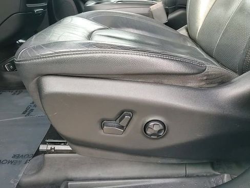 Used 2019 Chrysler Pacifica Touring-L image 29