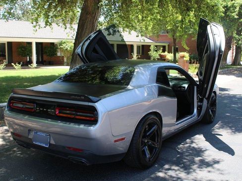 Used 2018 Dodge Challenger R/T w/ Quick Order Package 22P T/A RWD image 6
