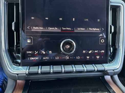 Used 2025 GMC Yukon XL Denali AWD/4WD image 37