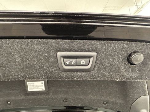 Used 2023 BMW 540i xDrive w/ Premium Package image 39