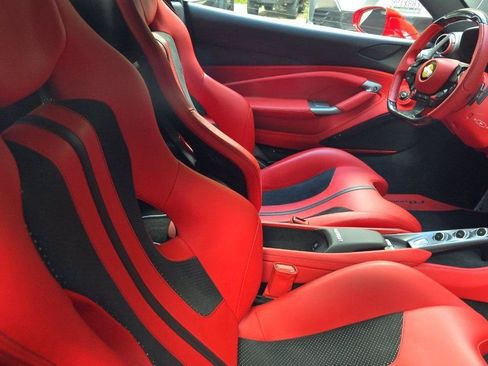 Used 2022 Ferrari F8 Tributo image 5