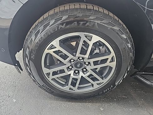 Used 2025 Ford Expedition Active image 8