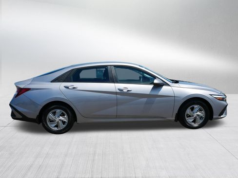 Certified 2026 Hyundai Elantra SE FWD image 8