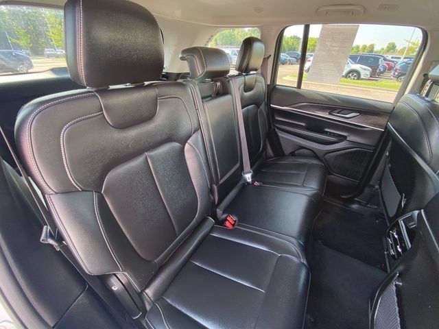 Used 2023 Jeep Grand Cherokee Limited AWD/4WD image 26