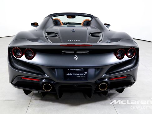 Used 2022 Ferrari F8 Tributo image 8