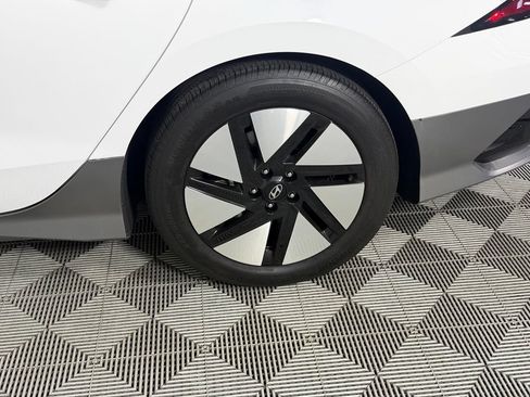 Used 2025 Hyundai Ioniq 6 SE RWD image 12