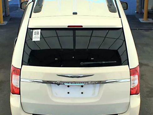 Used 2012 Chrysler Town & Country Touring w/ Entertainment Group #1 image 5