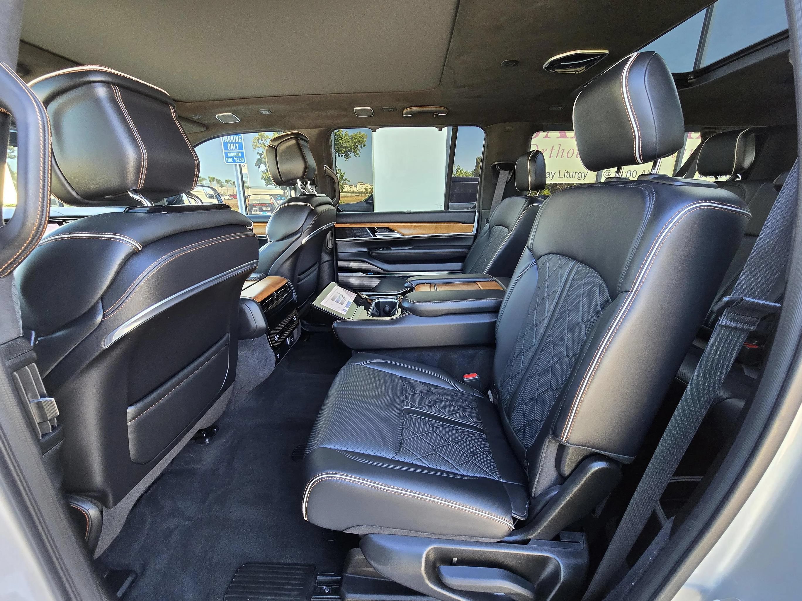 Used 2024 Jeep Grand Wagoneer L Series III AWD/4WD image 71