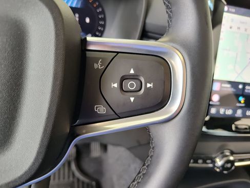 Used 2025 Volvo XC40 B5 Plus AWD/4WD image 25