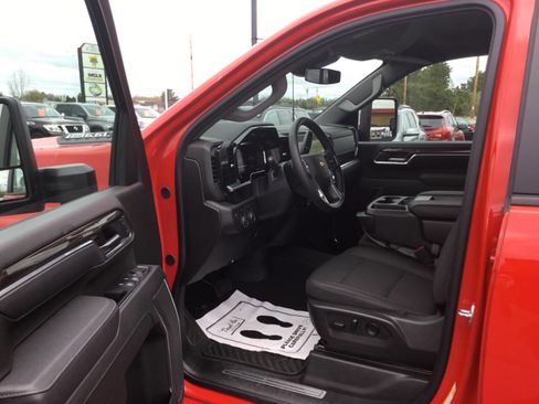 Used 2025 Chevrolet Silverado 2500 LT w/ Convenience Package AWD/4WD image 9