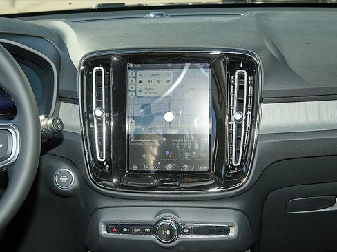 New 2026 Volvo XC40 B5 Plus w/ Climate Package image 26