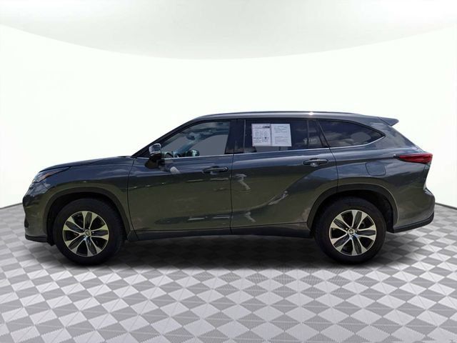 Used 2021 Toyota Highlander XLE FWD image 7