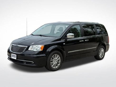 Used 2014 Chrysler Town & Country Touring-L FWD image 7