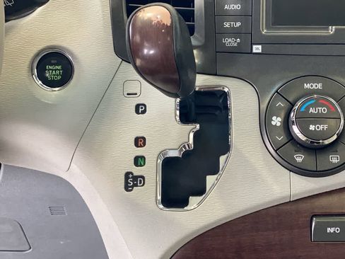 Used 2014 Toyota Sienna Limited AWD/4WD image 22