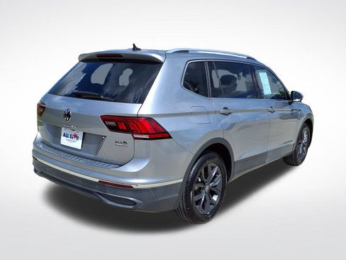 Used 2022 Volkswagen Tiguan SE w/ Panoramic Sunroof Package FWD image 8