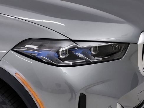 Used 2026 BMW X5 sDrive40i image 3