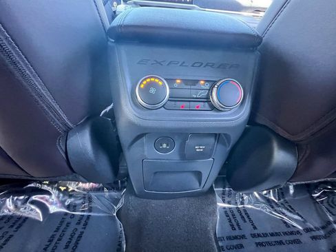 Used 2026 Ford Explorer Platinum w/ LUX Leather Package AWD/4WD image 32