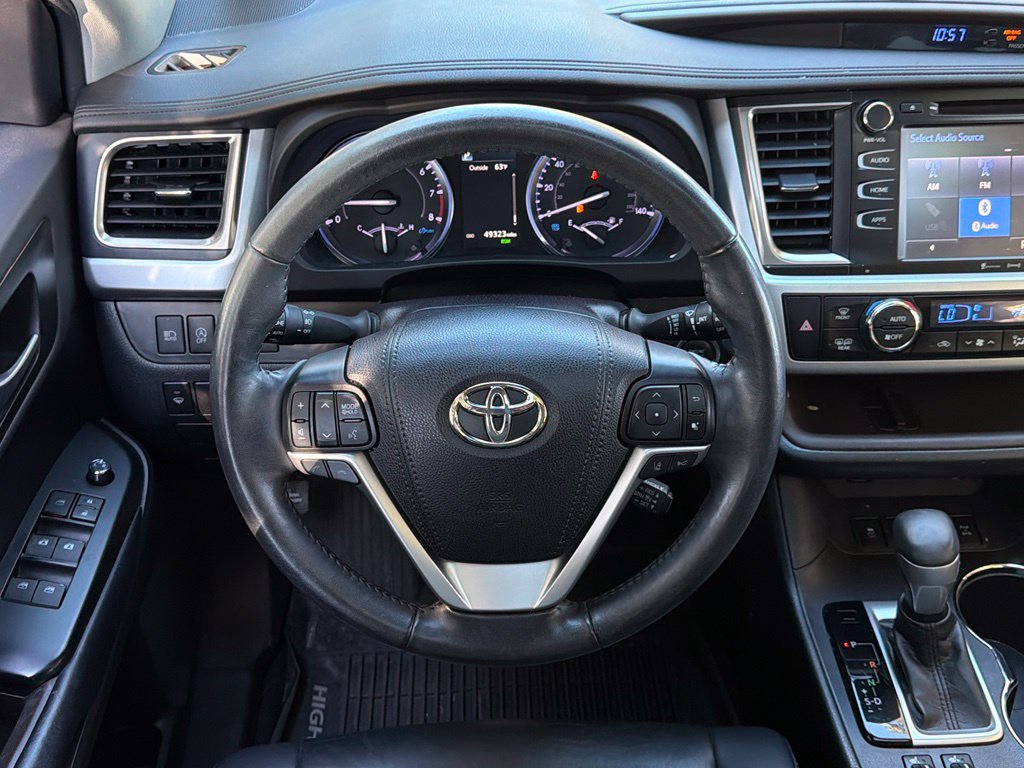 Used 2019 Toyota Highlander XLE AWD/4WD image 14