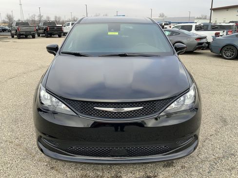 New 2026 Chrysler Voyager LX image 3