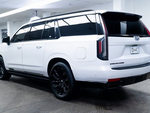 Used 2021 Cadillac Escalade ESV Sport Platinum w/ LPO, ONYX Package image 4