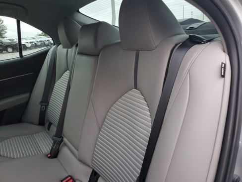 Used 2024 Toyota Camry SE image 11