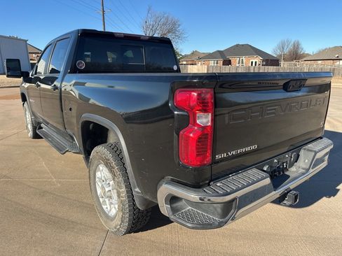 Used 2022 Chevrolet Silverado 2500 LT w/ Convenience Package image 2