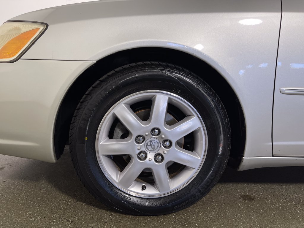 Used 2001 Toyota Avalon XLS w/ Option Pkg 6 FWD image 11