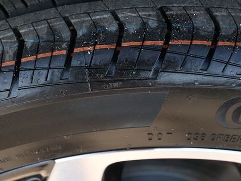 New 2026 Chevrolet Trax RS w/ Sunroof Package image 28