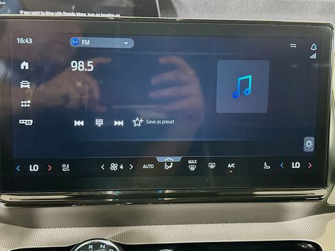 Used 2025 Ford Expedition Active AWD/4WD image 21