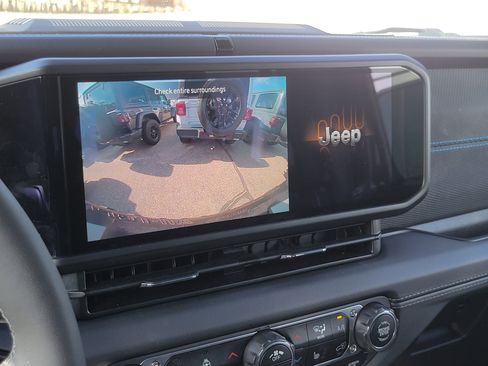 Used 2025 Jeep Wrangler Unlimited Rubicon 4xe w/ Safety Group AWD/4WD image 16