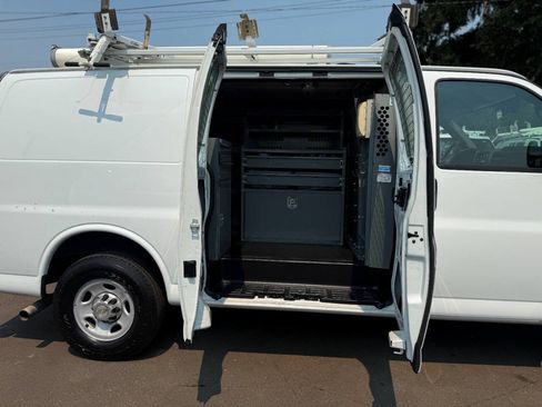 Used 2013 Chevrolet Express 2500 RWD image 11