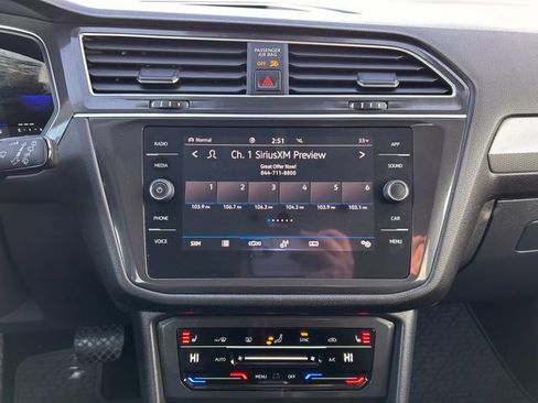 Used 2024 Volkswagen Tiguan SE image 15