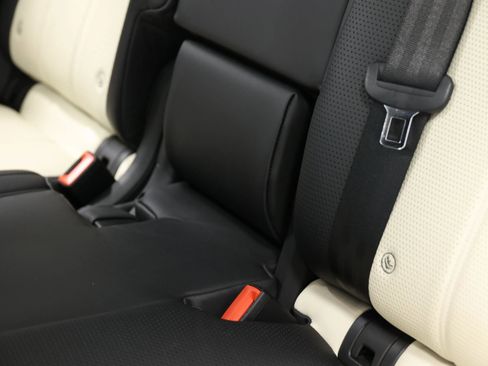 Used 2021 Bentley Bentayga w/ First Edition Specification AWD/4WD image 71