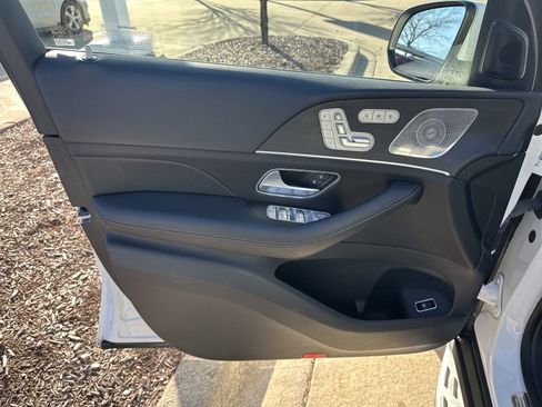 Used 2023 Mercedes-Benz GLS 450 4MATIC image 16