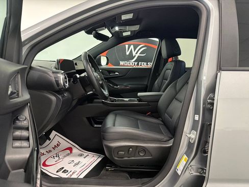 Used 2025 Chevrolet Equinox LT w/ Convenience Package II FWD image 13