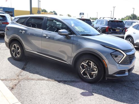 Used 2025 Kia Sportage LX FWD image 3
