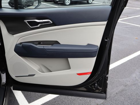 Certified 2025 Kia Sportage EX w/ EX Premium Package image 28