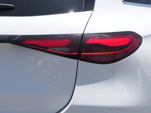 Used 2024 Mercedes-Benz GLC 300 image 5