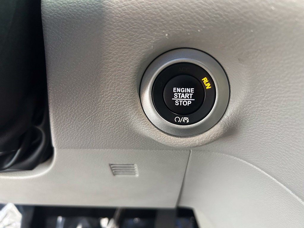 Used 2024 Chrysler Pacifica Touring-L FWD image 45